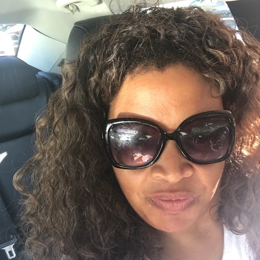 Meet your Posher, Monica